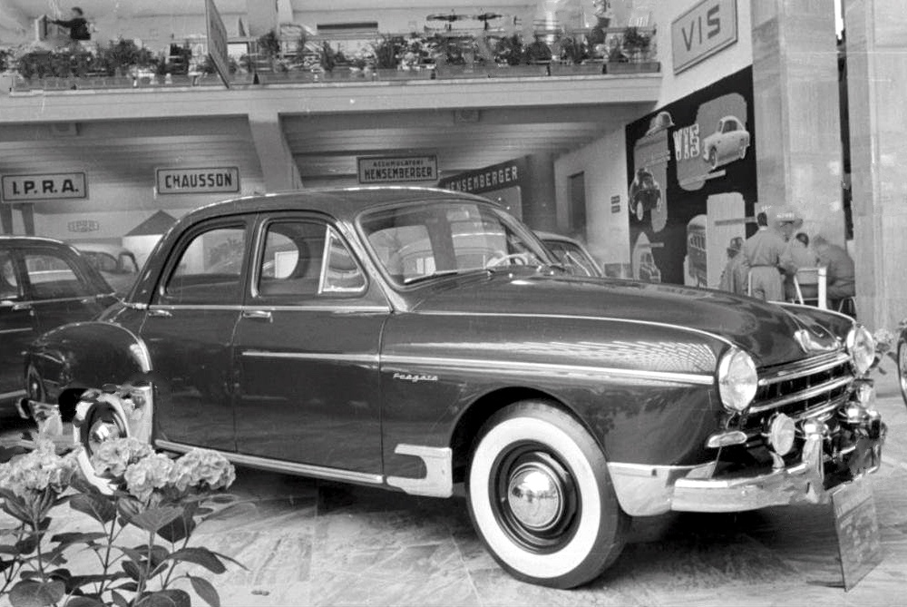 1952 Renault Fregate on display at the Turin Motor Show